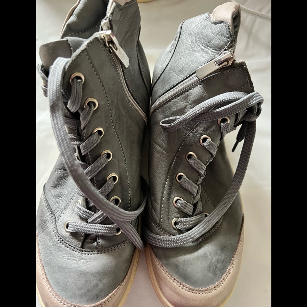Womens blue biotime high top shoes size 6.5(37)